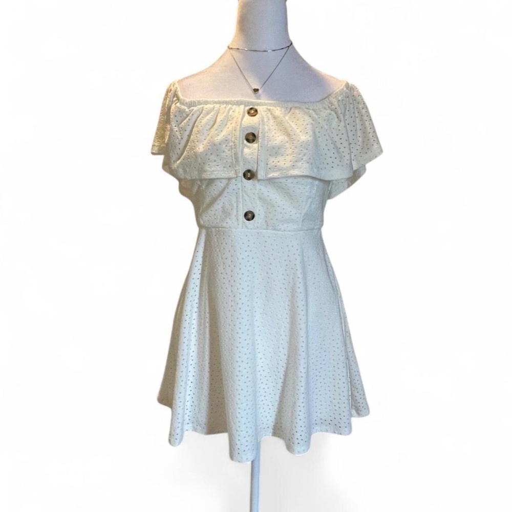 Summertime Dress. Cream Eyelet. Lined. Pockets. Size M